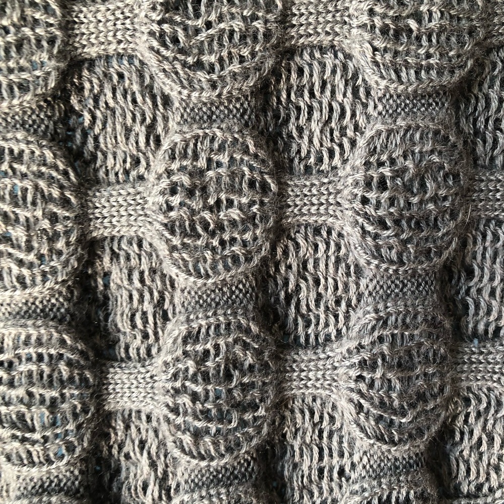 Grey sweater - Picture 3 of 3